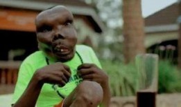 恐丑的娱乐吃瓜人照片,娱乐吃瓜人的照片背后的故事